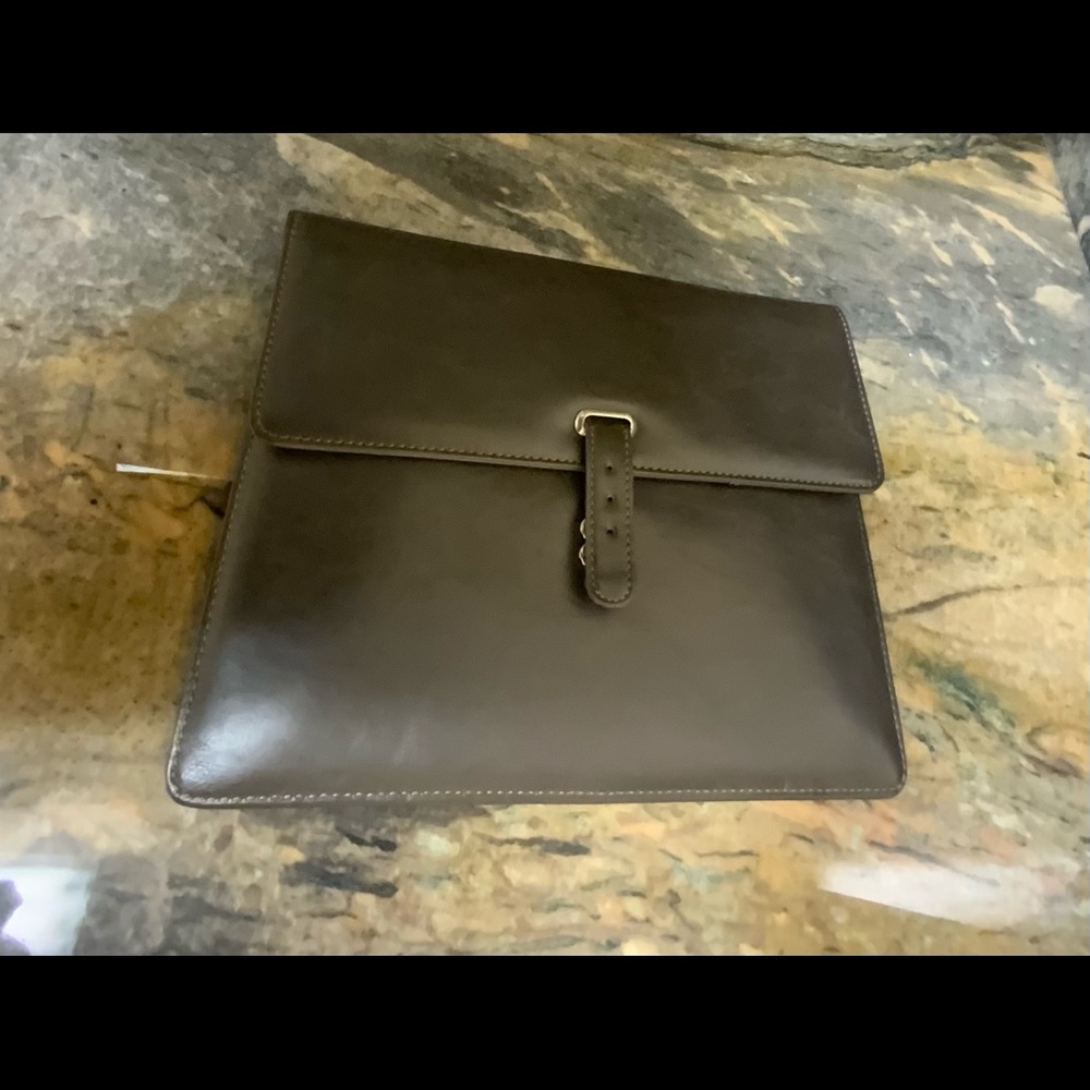 Ipad Carrier - image 1